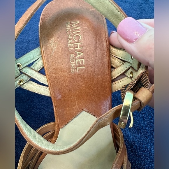 🎉Michael by Michael Kors Classic Brown Leather 5” Heels w/Gold Accents Size 8 - Picture 2 of 13